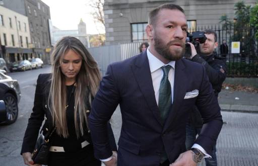 Archivo Conor McGregor junto a su esposa Dee Devlin.