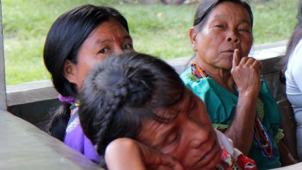 &quot;Cortó con una tijerita el clítoris de la bebé y le empezó a salir un chorro de sangre&quot;: el silencioso problema de la mutilación genital femenina en Colombia