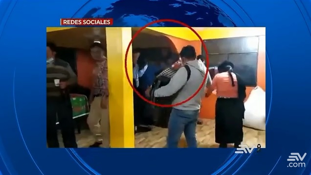 Alcalde de Guaranda irrespeta medidas de bioseguridad en fiesta