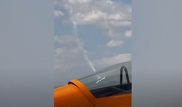 Captura de video del momento en que se estrelló la avioneta.