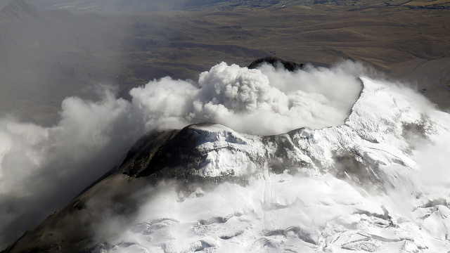 Ecuador analiza cooperación internacional para Fenómeno de El Niño y volcán Cotopaxi