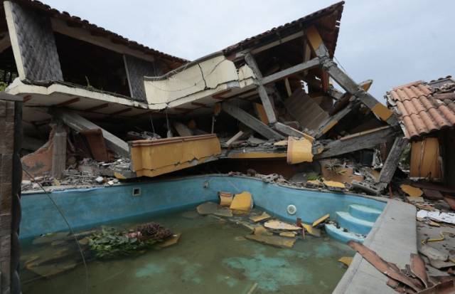 Sube A 660 La Cifra De Fallecidos Por El Terremoto En Ecuador