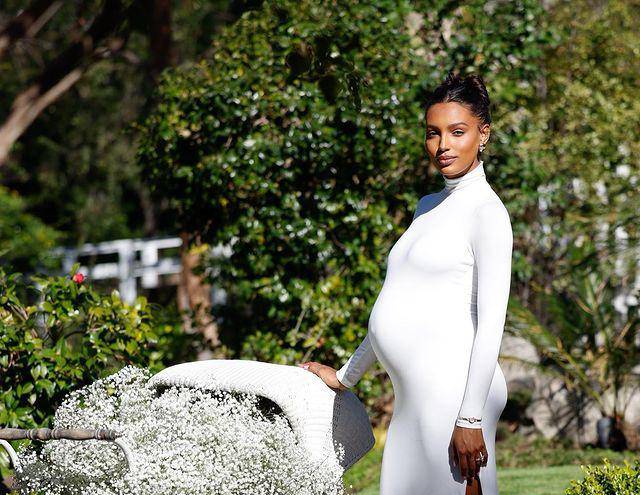 Jasmine Tookes y Juan David Borrero revelan imágenes del baby shower de su primer hijo