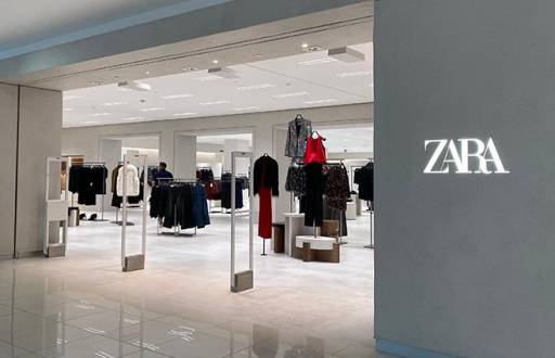 Ingreso del local de Zara en San Marino Shopping.