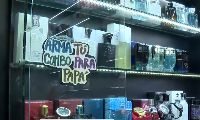 Perfumes y relojes en venta en la Bahía de Guayaquil.