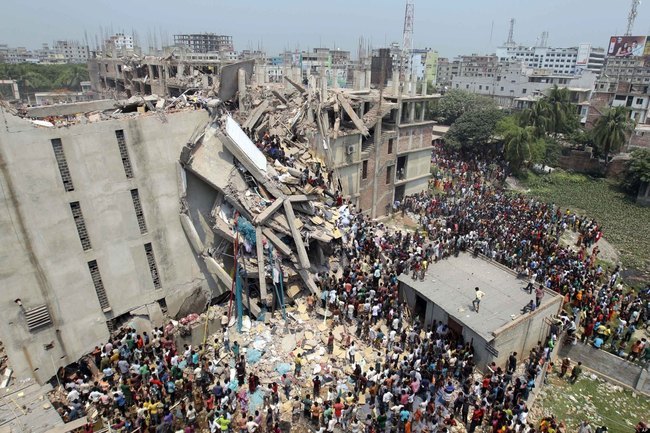 Derrumbe de edificio en China deja un muerto y varios atrapados