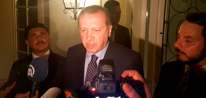 Erdogan llega Estambul y da por acabado intento golpista en Turquía