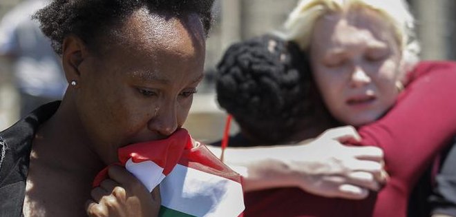 Sudáfrica llora unida la muerte de Mandela y celebra su vida