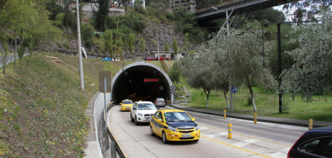 Quiteños pierden más de un millón de horas al mes en túnel Guayasamín