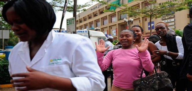 Continúa un intenso tiroteo en centro comercial ocupado en Nairobi