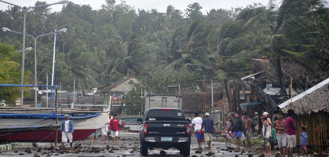 Filipinas evacúa a más de 80.000 personas ante la llegada de un potente tifón