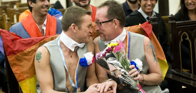 Diputados rusos proponen multar a quien exprese en público su homosexualidad