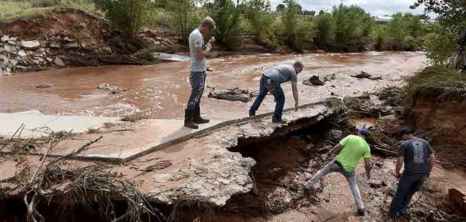 Inundación repentina causa 16 muertos y 4 desaparecidos en EE.UU.