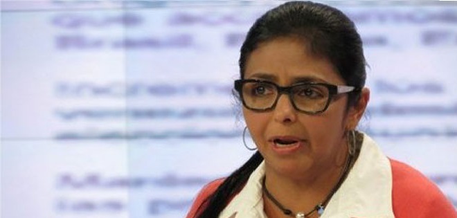 Ministra venezolana confirma nuevo muerto por un choque contra una barricada