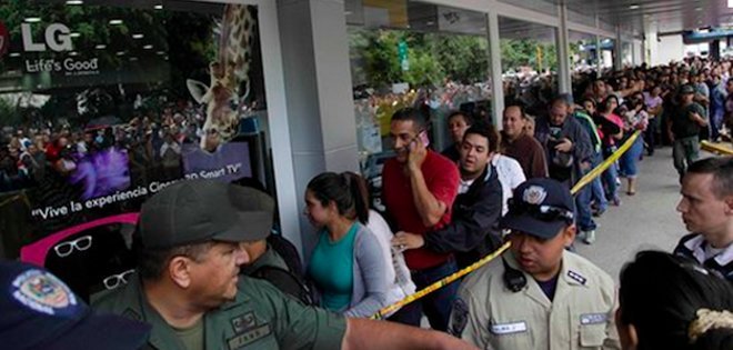 Dos muertos y decenas de heridos y detenidos en saqueos en Argentina