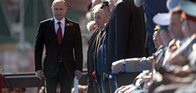Putin preside un desfile militar en Crimea en un claro desplante a Occidente