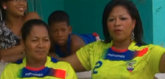 Familiares de seleccionados de la &#039;TRI&#039; listos para verlos en la cancha