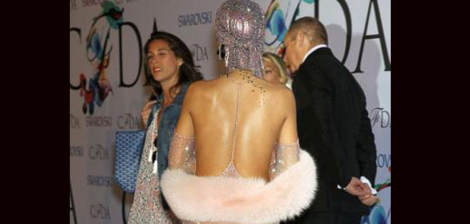 Premios CFDA: el vestido transparente de Rihanna (FOTOS)