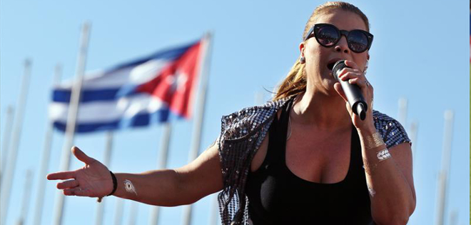 Olga Tañón cumple su promesa y canta a los cubanos