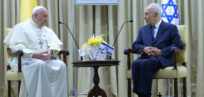 El papa pide a Peres que transmita un mensaje de moderación y paz