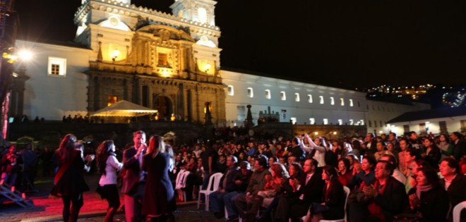 Con el Pregón de Fiestas de Quito se encendieron los festejos