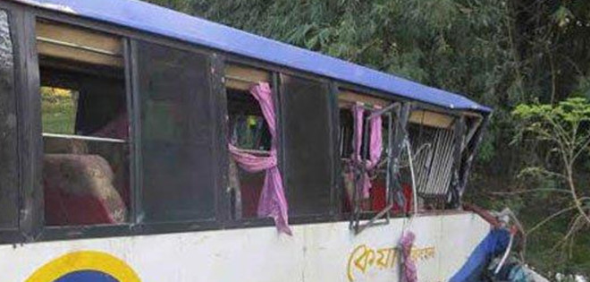 Al menos 25 muertos en una colisión entre dos autobuses en Bangladesh