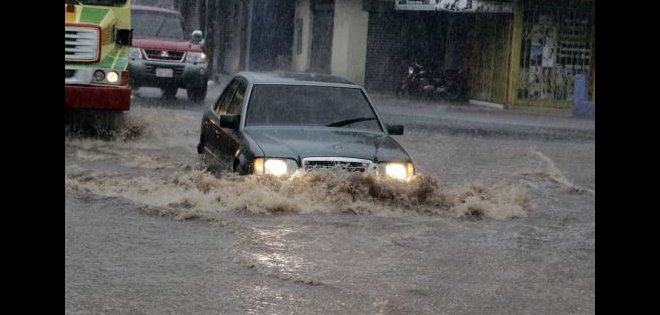 Brasil: Al menos 3 muertos y destrozos por las fuertes lluvias en Río de Janeiro