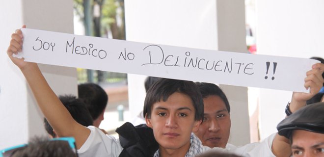 Médicos en Guayaquil volvieron a protestar contra el Código Penal