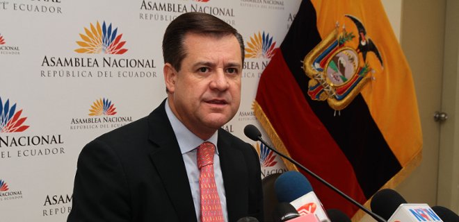 Andrés Páez cree que la propuesta de reelección es un ensayo de Correa