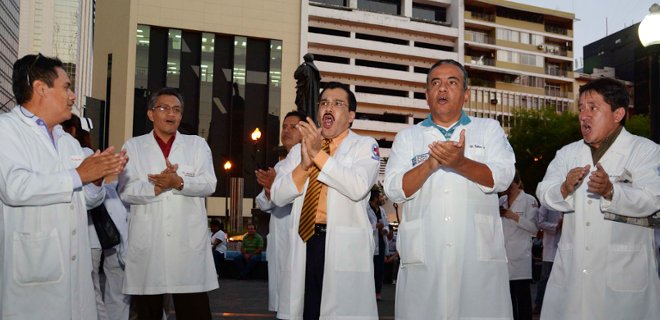 Médicos protestaron en Guayaquil contra el Código Integral Penal