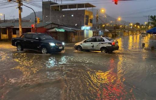 Invierno en Ecuador: las lluvias y marea alta anegaron varios sectores de tres cantones de Guayas