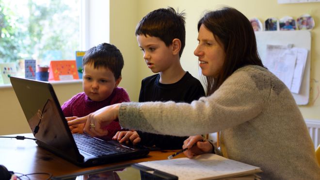 Qué es el &quot;efecto padres&quot; en la educación y cómo podría marcar a la generación covid-19