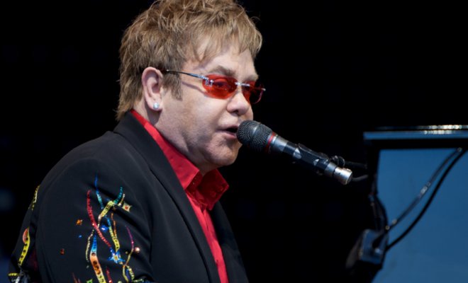 Participación de Elton John en el festival de Viña del Mar será fugaz