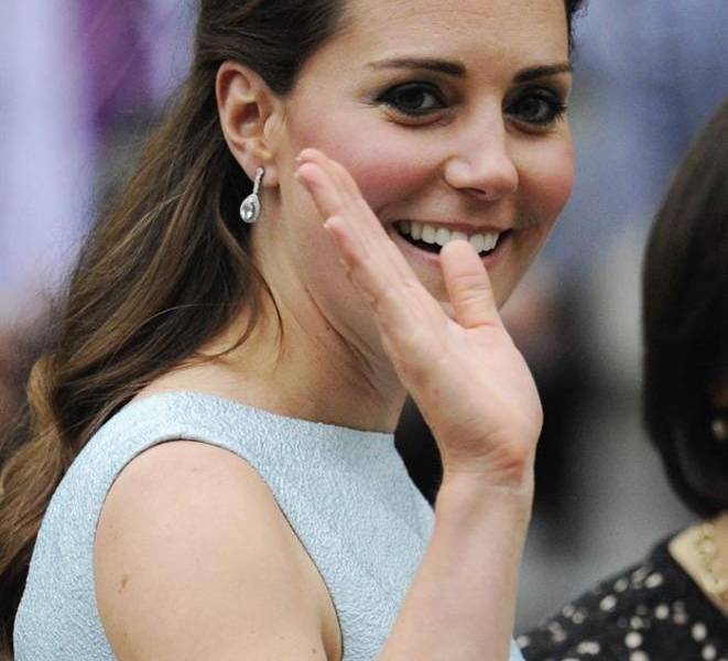 Kate Middleton luce embarazo en la primavera londinense