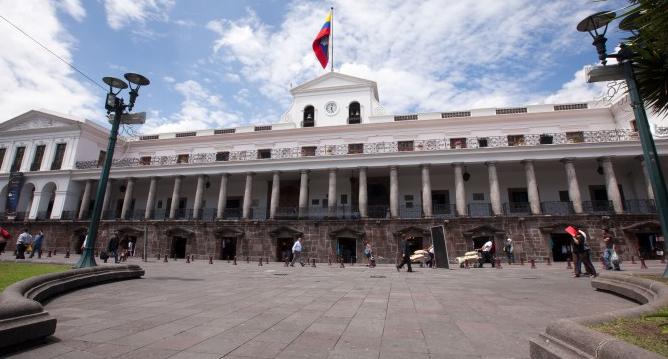 La Presidencia ordenó la reproducción del himno de Ecuador en cadena nacional