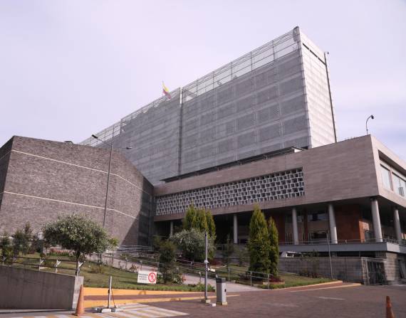 Exteriores de la Asamblea Nacional en Quito.