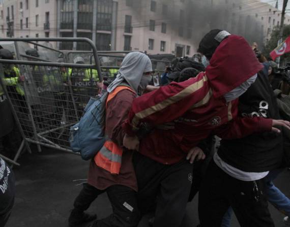 Movilizaciones sociales en contra de las medidas del gobierno.