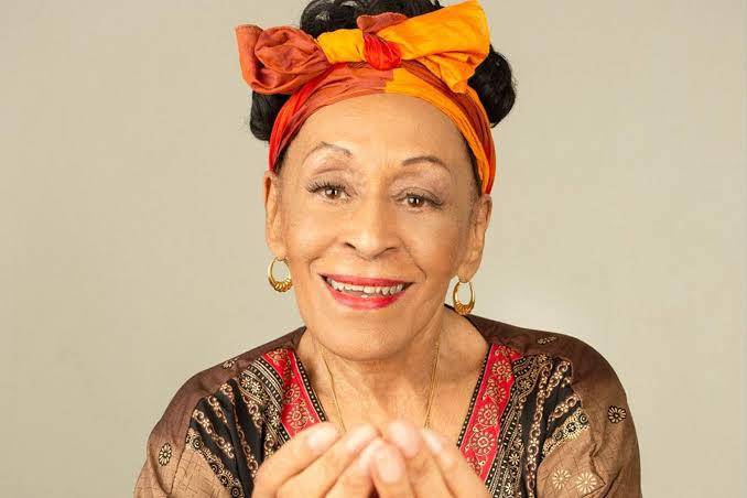 La legendaria Omara Portuondo se despide de los escenarios tras duro episodio en concierto