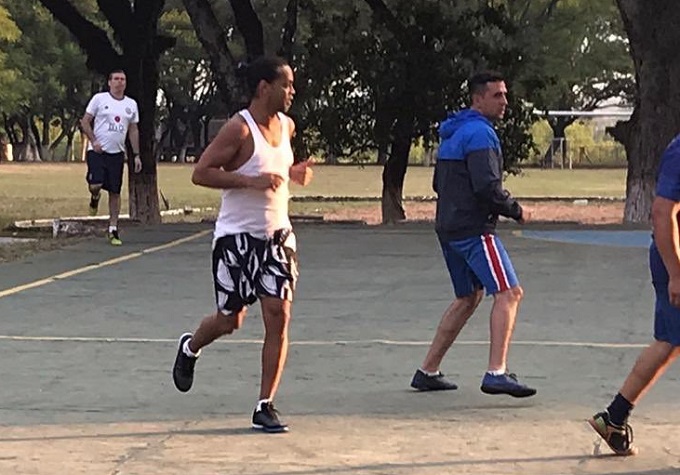 Ronaldinho, campeón en cárcel paraguaya