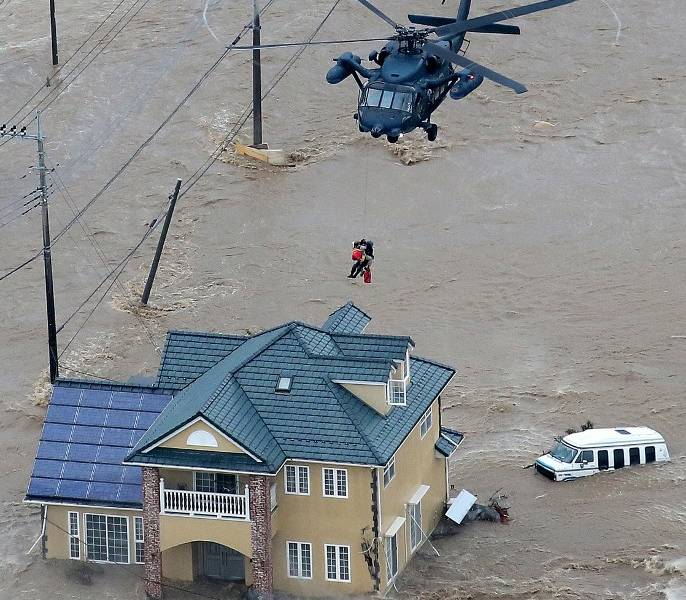 El tifón Etau golpea con graves inundaciones en Japón