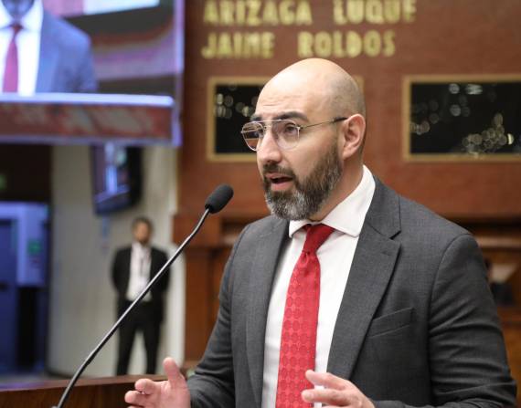 Mario Godoy durante su posesión como presidente del Consejo de la Judicatura en la Asamblea.