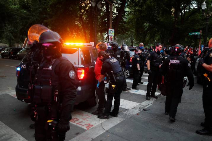 En Portland siguen los choques entre manifestantes y la Policía