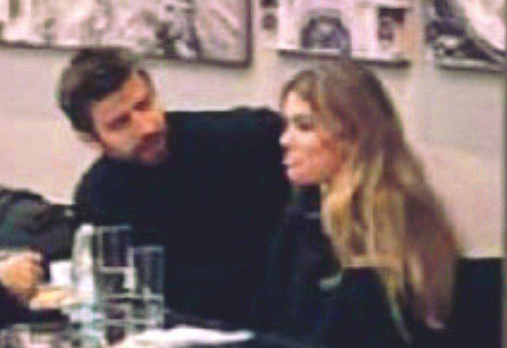 Imagen de la escena entre Piqué y Clara Chía en el restaurante.