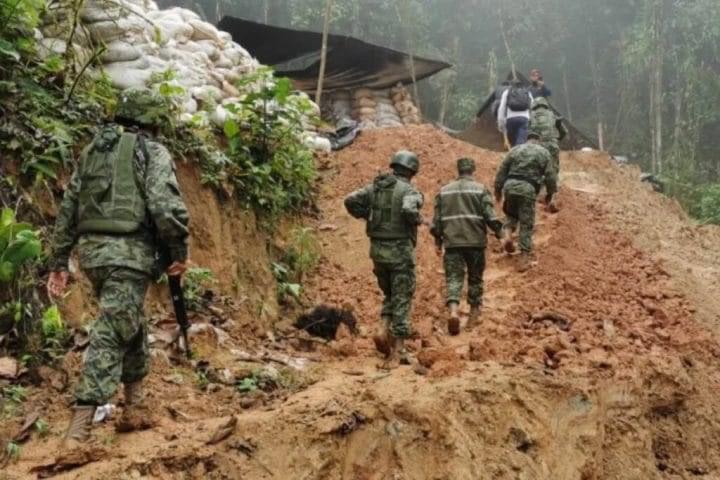 Dos bandas se disputan el cantón Ponce Enríquez para la minería ilegal. Los Lobos y los Saobox lideran una pugna sangrienta.