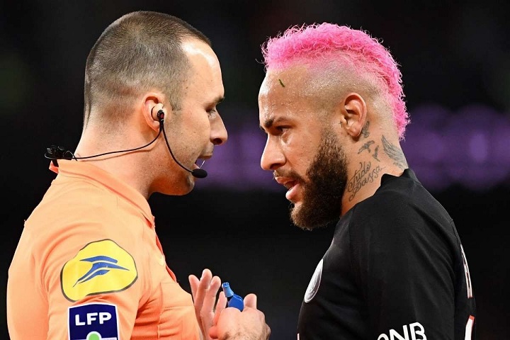 La discusión de Neymar con un árbitro que lo mandó a estudiar francés