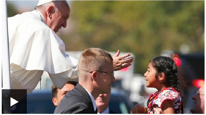 La niña mexicana que se saltó la seguridad para dar una carta al Papa