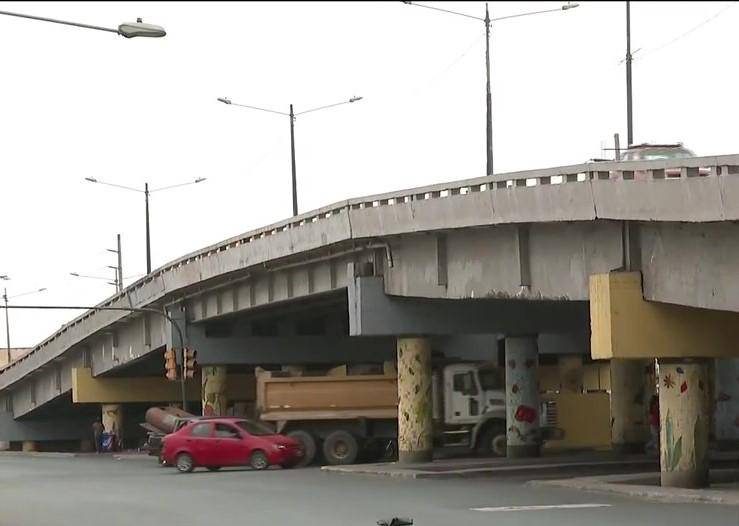 Una cabeza humana fue abandonada en un paso elevado del sur de Guayaquil