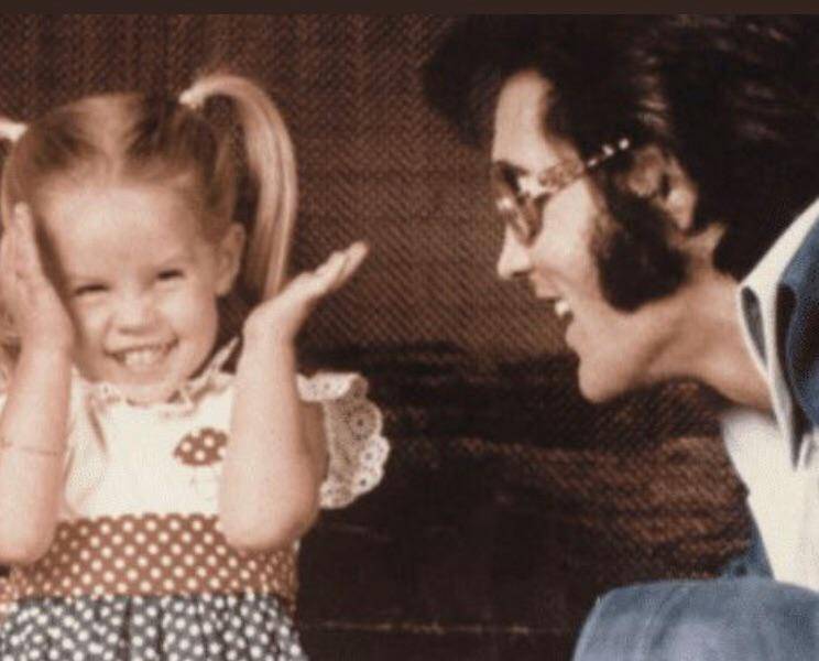 Imagen de archivo de Elvis Presley y su hija, Lisa Marie.