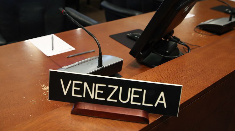 Nicolás Maduro anuncia cierre de embajada en EEUU