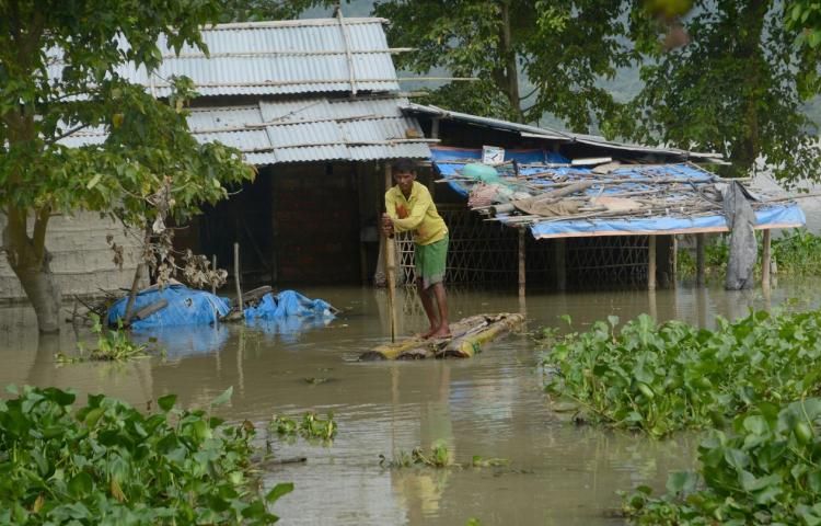 Lluvias dejan 145 muertos en Bangladesh y hacen temer brotes de enfermedades
